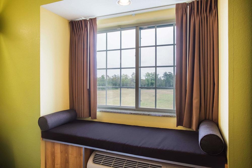 Microtel Inn And Suites By Wyndham Opelika Exterior photo